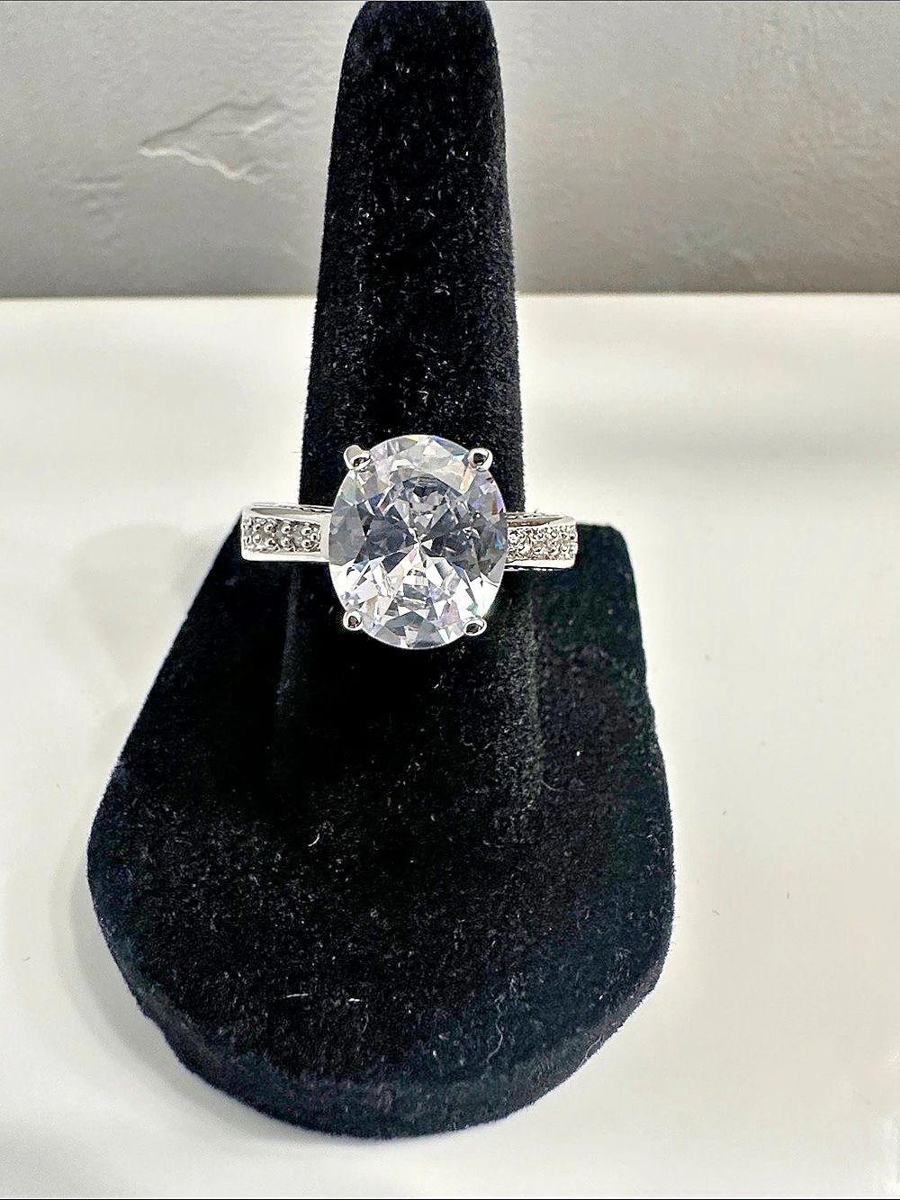Oval Clear Stone Silver-tone Pavé Ring Size 6.5. NWT